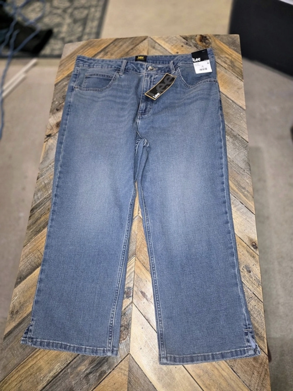 Lee Women's 23" Capri Mid Rise Push Back Jeans Blue Size 16